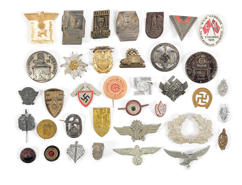 LOT OF MISCELLANEOUS THIRD REICH TINNIES AND PINS.