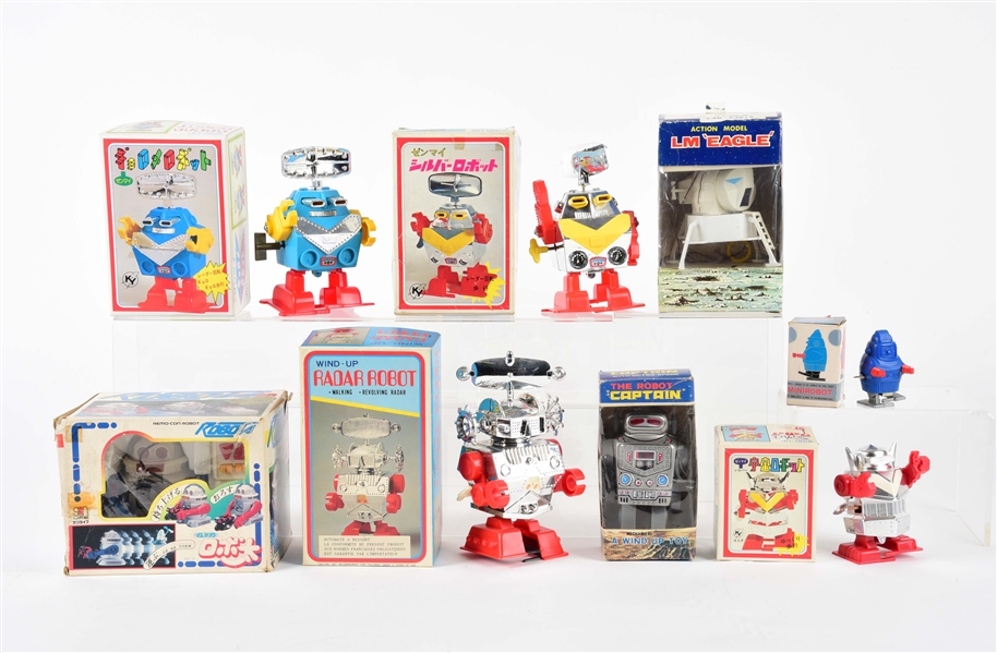 LOT OF 8: VARIOUS JAPANESE BATTERY-OPERATED & WIND-UP ROBOTS IN ORIGINAL BOXES.