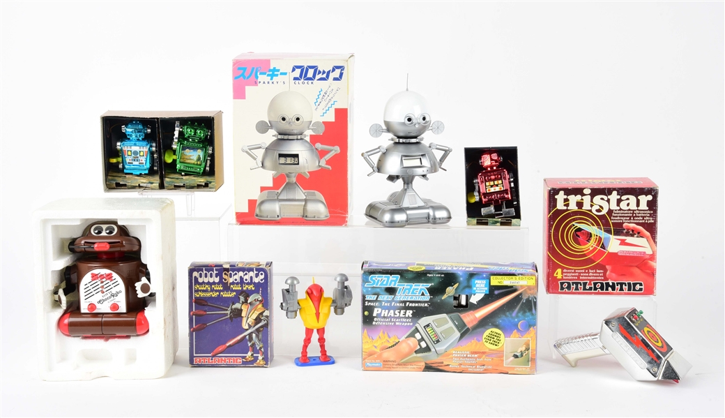 LOT OF 7: VARIOUS ROBOT & SPACE ITEMS IN ORIGINAL BOXES.