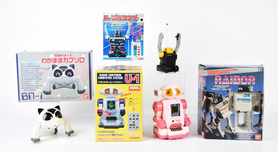 LOT OF 4: CONTEMPORARY ROBOT TOYS IN BOXES.