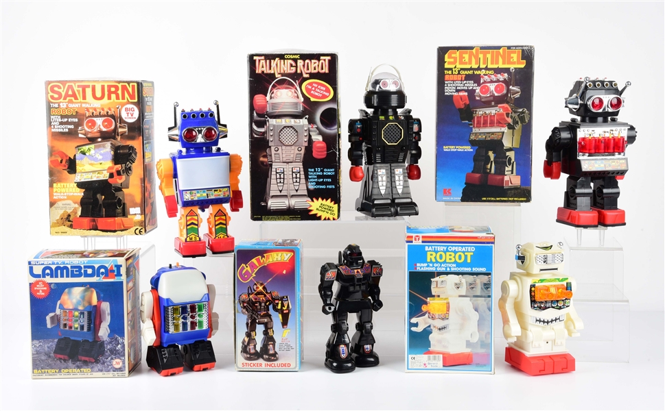 LOT OF 6: BATTERY-OPERATED PLASTIC ROBOTS IN ORIGINAL BOXES.