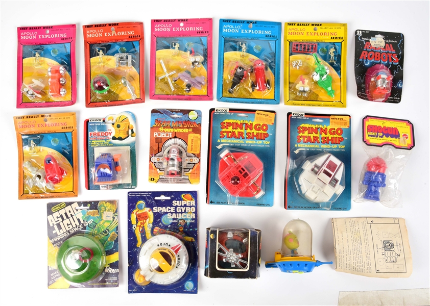 LOT OF APPROX. 15: VARIOUS CARDED & BAGGED SPACE RELATED TOYS.