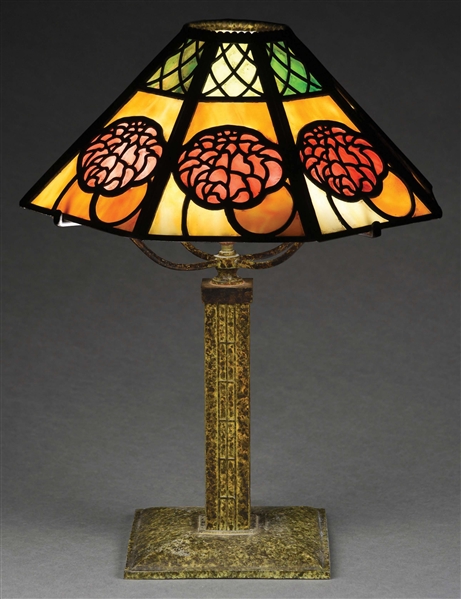 BRADLEY & HUBBARD SLAG GLASS OVERLAY TABLE LAMP.