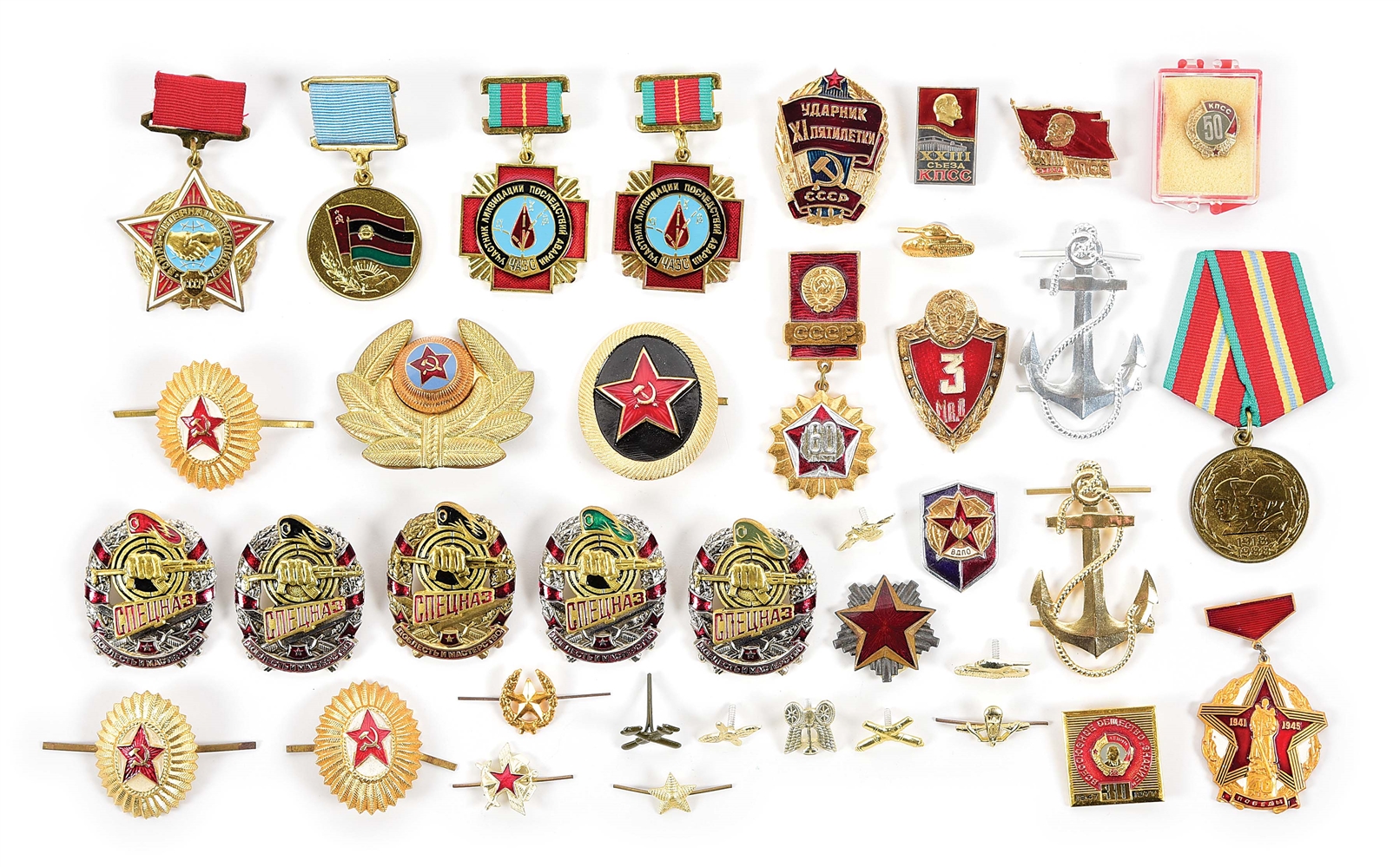 LOT OF SOVIET CAP AND MISCELLANEOUS BADGES.