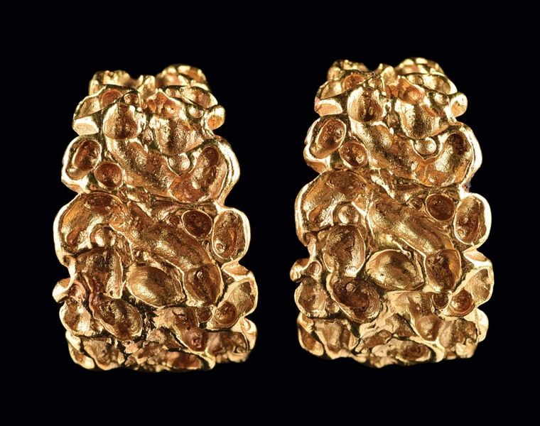 VINTAGE 18K GOLD TEXTURED GOLD NUGGET EARRINGS.