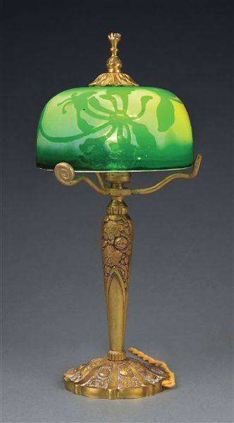 FRENCH ART NOUVEAU GILT BRONZE DECORATED DESK LAMP.