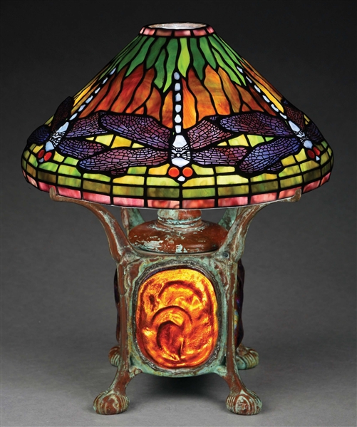 DRAGONFLY LEADED GLASS TABLE LAMP ON TURTLEBACK BASE IN THE STYLE OF TIFFANY STUDIOS.