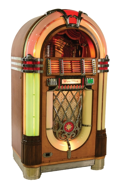 RESTORED WURLITZER MODEL 1015 JUKEBOX.