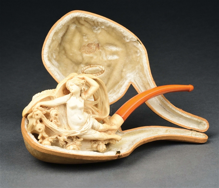 CARVED MEERSCHAUM PIPE.