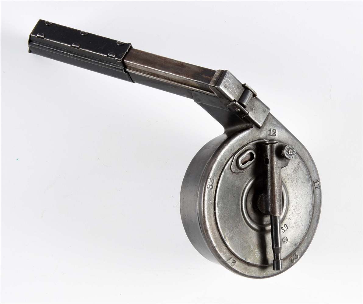 FIRST MODEL LUGER SNAIL DRUM MAGAZIEN WITH DUST COVER & REPRODUCTION CARRIER.