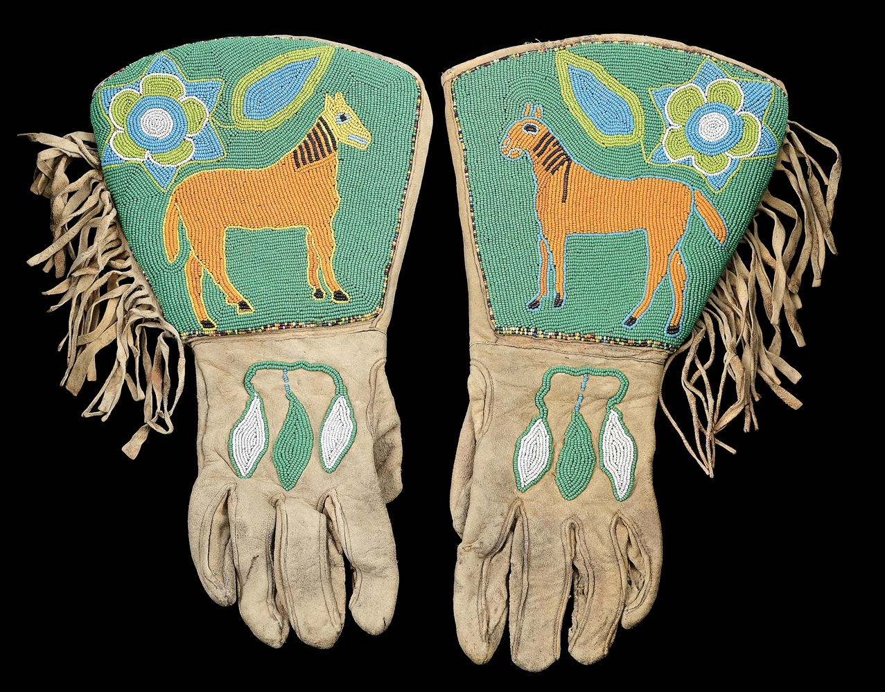 PLATEAU INDIAN BEADED GAUNTLETS. 