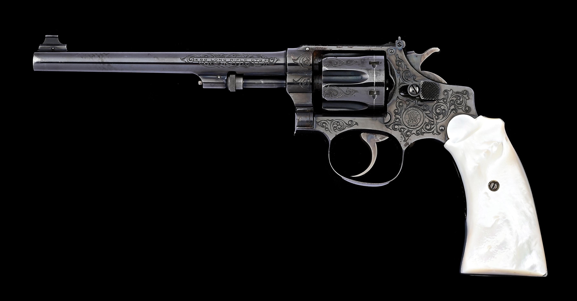 (C) ATTRACTIVE ENGRAVED SMITH & WESSON .22/32 BEKEART TARGET DOUBLE ACTION REVOLVER.
