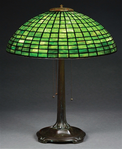 EARLY 20TH CENTURY LEADED GLASS TABLE LAMP SIGNED TIFFANY STUDIOS.