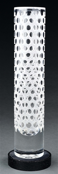 STEUBEN HONEYCOMB VASE DESIGNED BY ERIC HILTON IN ORIGINAL BOX.