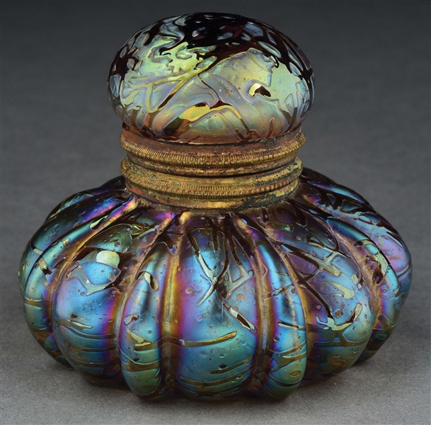 EARLY 20TH C. IRIDESCENT ART GLASS INKWELL.