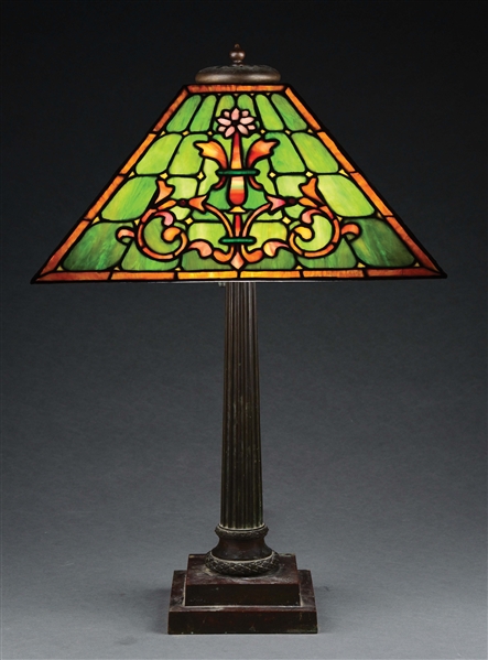 DUFFNER & KIMBERLY COLONIAL LEADED GLASS TABLE LAMP.