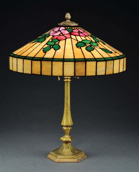 WILLIAMSON FLORAL LEADED GLASS TABLE LAMP.