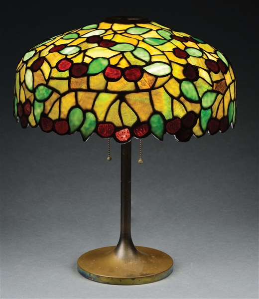 CHICAGO MOSAIC LEADED GLASS TABLE LAMP.