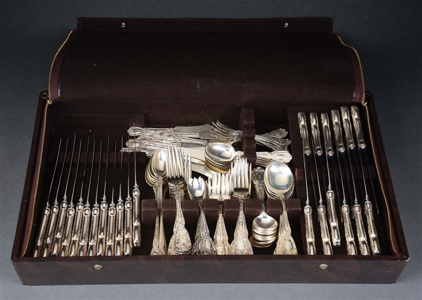 STERLING SILVER GORHAM FLORENTINE 145-PIECE FLATWARE SET.