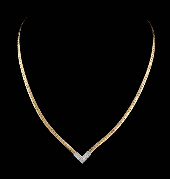 LADIES 14K GOLD NECKLACE W/ PAVE-SET DIAMOND CHEVRON.