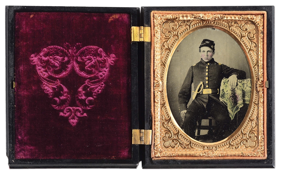 US CIVIL WAR AMBROTYPE OF UNION INFANTRY OFFICER WITH SWORD.
