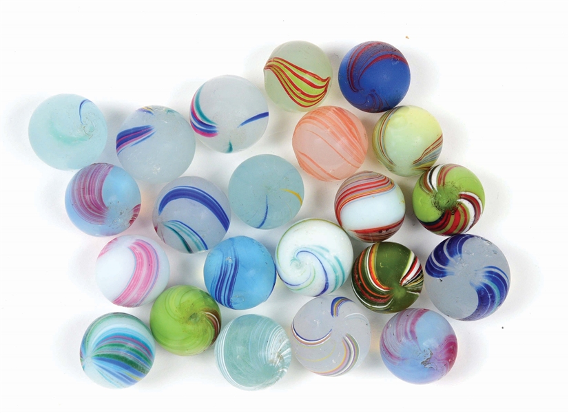 LOT OF 22: BANDED OPAQUE AND SEMI-OPAQUE SWIRL MARBLES.