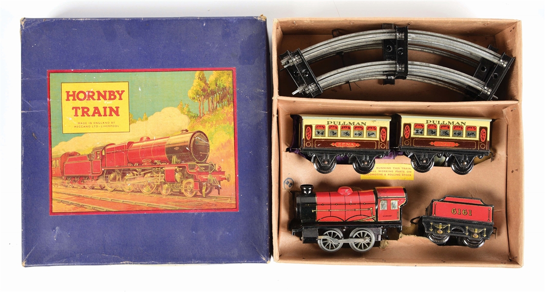 HORNBY O GAUGE PASSENGER BOX SET.