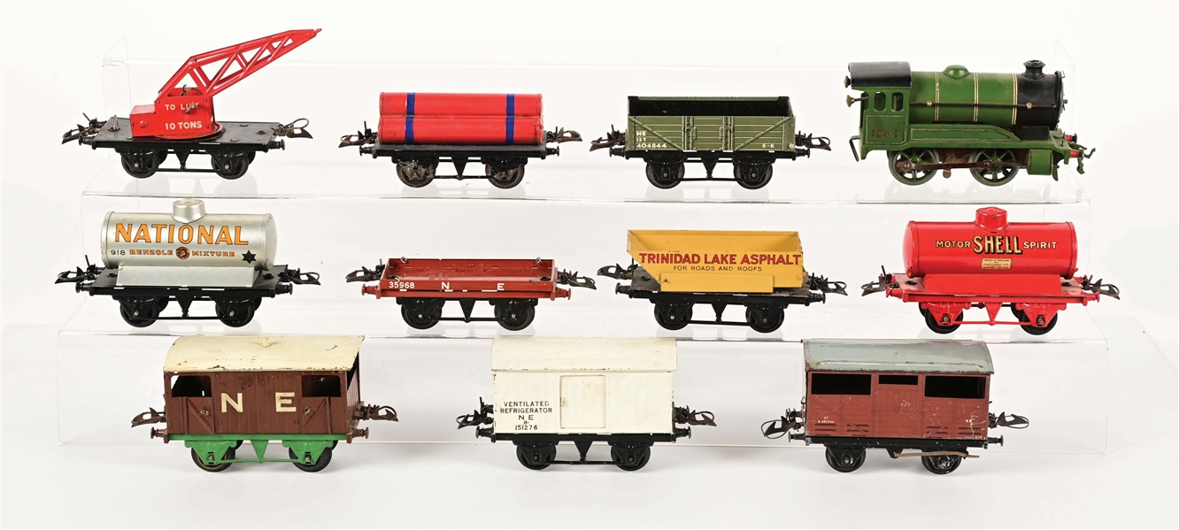 LOT OF 12: "O" GAUGE HORNBY FREIGHT CARS AND LOCOMOTIVES.