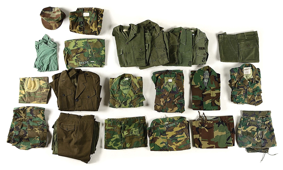 LARGE LOT OF VIETNAM WAR AND COLD WAR US MARINE CORPS FATIGUE UNIFORMS.