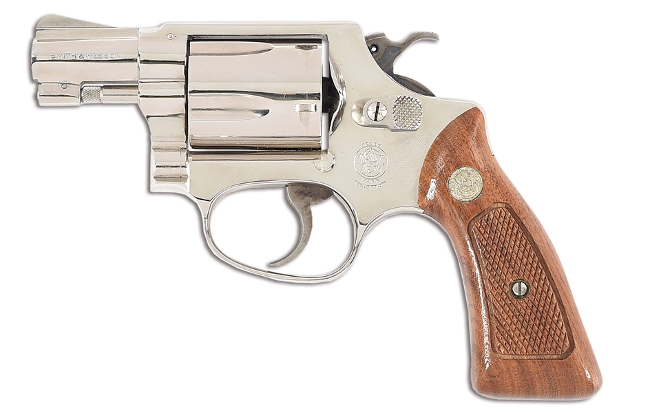 (C) SMITH & WESSON MODEL 36 NO DASH CHIEFS SPECIAL DOUBLE ACTION REVOLVER WITH BOX.