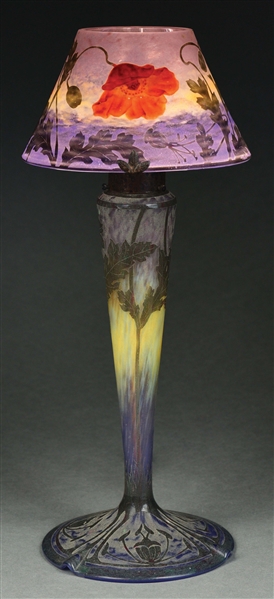 C. 1910 DAUM NANCY WHEEL-CARVED CAMEO GLASS FLORAL POPPY DÉCOR TABLE LAMP.