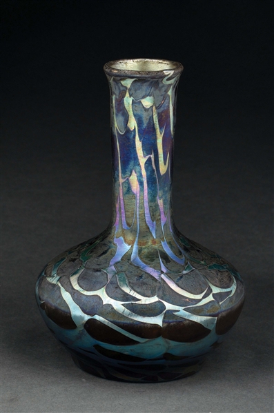 BLUE IRIDESCENT VASE IN THE STYLE OF TIFFANY.