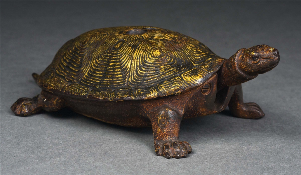 COUNTERTOP TURTLE CIGAR CUTTER.