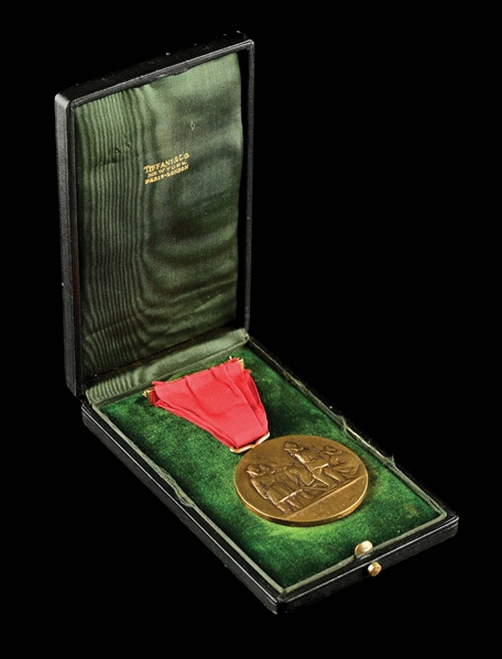 RARE 14K GOLD TIFFANY & CO. FDNY FIRE FIGHTER MEDAL W/BOX & PRESENTATION PHOTOS