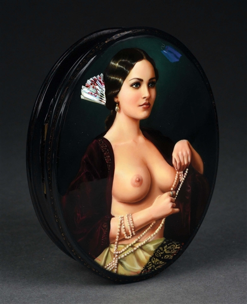 RUSSIAN LACQUER PAPIER-MÂCHÉ BOX BY TATIANA KOVGANKO.