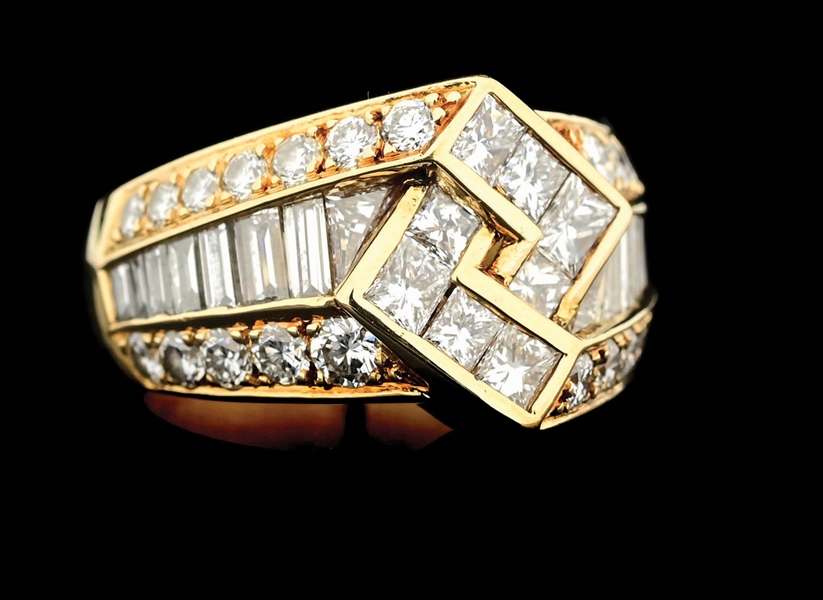 LADIES 18K YELLOW GOLD 3CT TW DIAMOND RING.