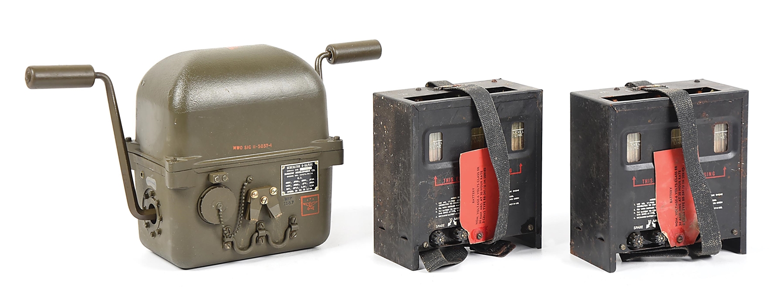 US COLD WAR G-8A/GRC HANDCRANK GENERATOR WITH BATTERIES.