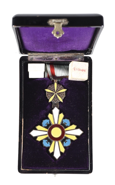 CASED MANCHUKO ORDER OF THE AUSPICIOUS CLOUDS.