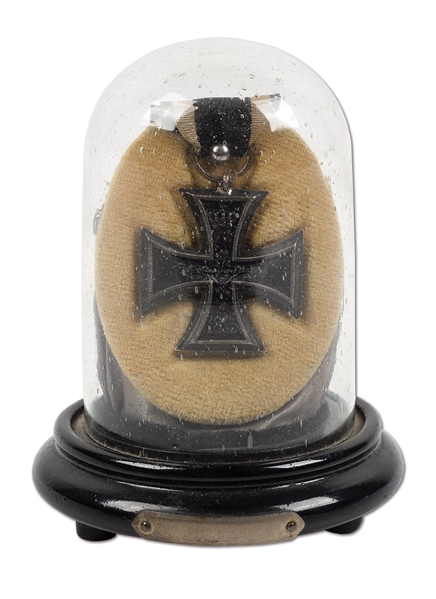 PRUSSIAN 1870 IRON CROSS 2ND CLASS IN VITRINE.