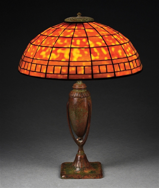 TIFFANY STUDIOS COLONIAL LEADED GLASS TABLE LAMP