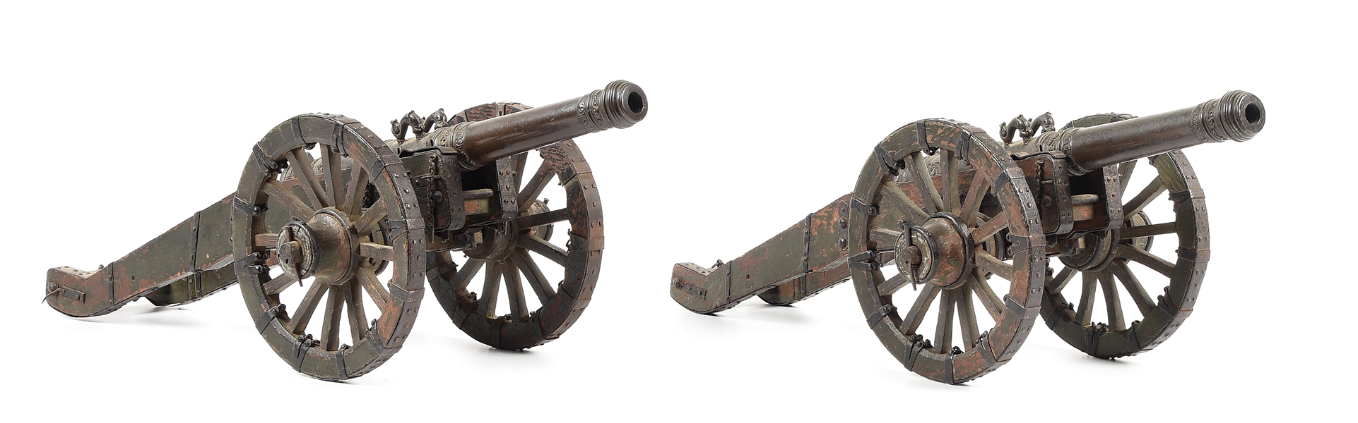 RARE AND IMPORTANT PAIR OF 17TH CENTURY CENTURY FIRING BRONZE CANNON MODELS ON CARRIAGES. 