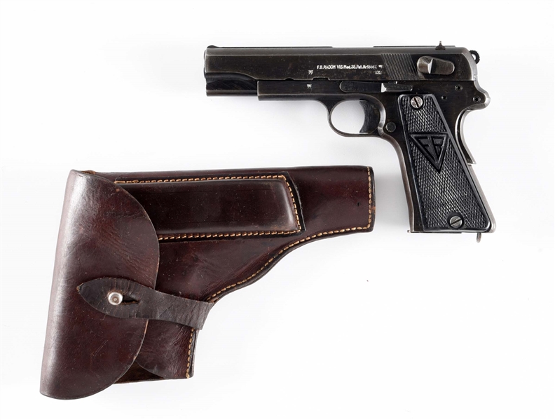 (C) GERMAN WWII MARKED RADOM VIS 35 SEMI-AUTOMATIC PISTOL WITH LEATHER HOLSTER.