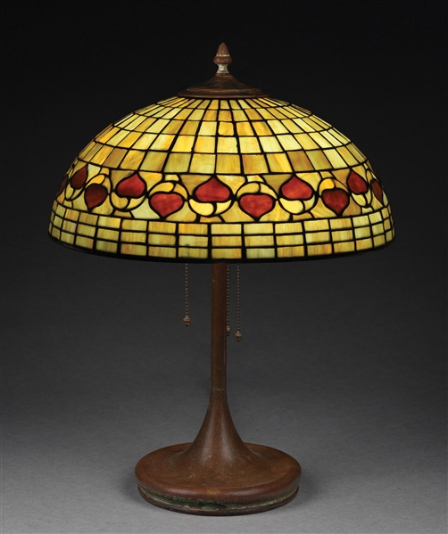 ACORN LEADED GLASS TABLE LAMP IN THE STYLE OF TIFFANY STUDIOS
