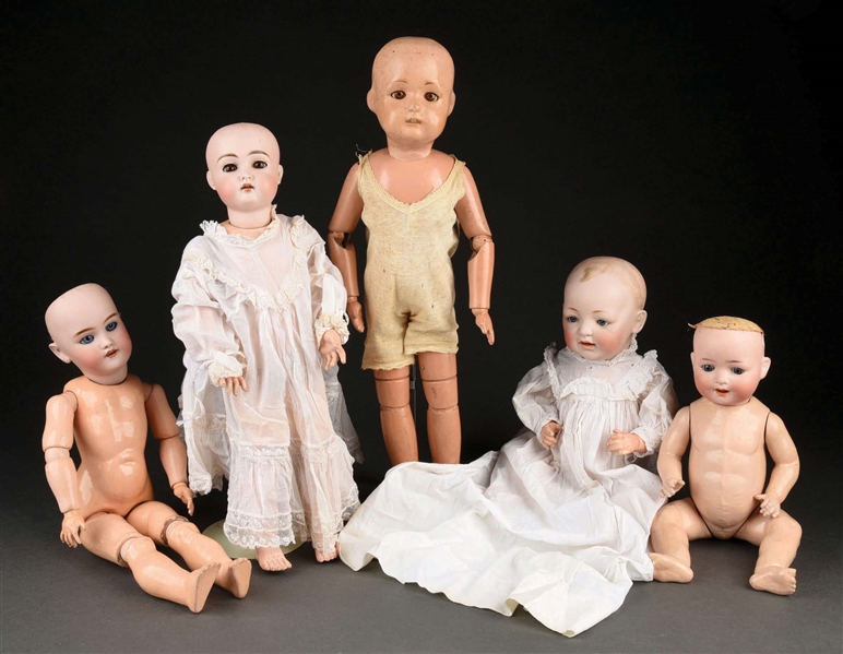 LOT OF 5: PORCELAIN DOLLS IN VARIOUS SIZES