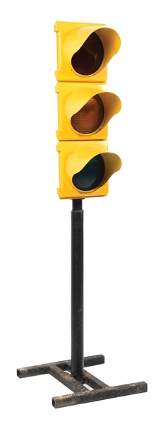 LIGHT UP TRAFFIC LIGHT W/ METAL BASE. 