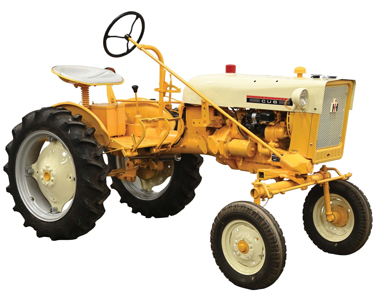 1973 INTERNATIONAL HARVESTER CUB TRACTOR