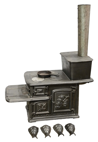 CHARTER OAK SALESMAN SAMPLE OR TOY CAST IRON STOVE