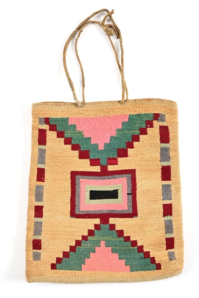 PLATEAU CORN HUSK WOVEN BAG. 