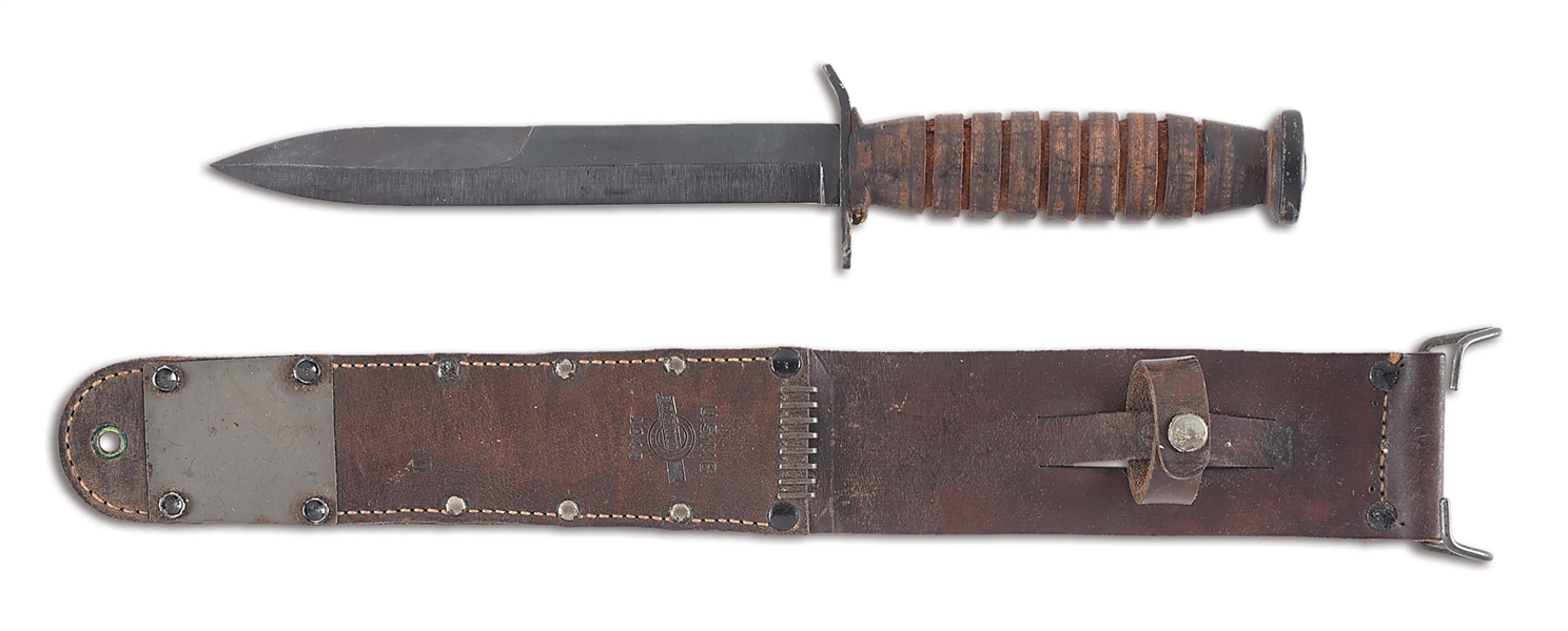 US WWII ROBESON CUTLERY CO. M3 FIGHTING KNIFE WITH M6 SCABBARD.