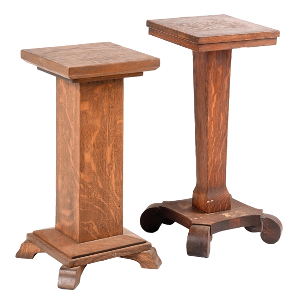 COLLECTION OF 2 OAK WOOD SLOT MACHINE OR TRADE STIMULATOR STANDS